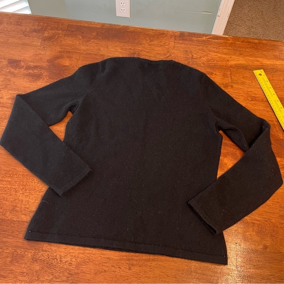 Lands’ End black Sweater size 6-8 100% cashmere - Picture 6 of 6
